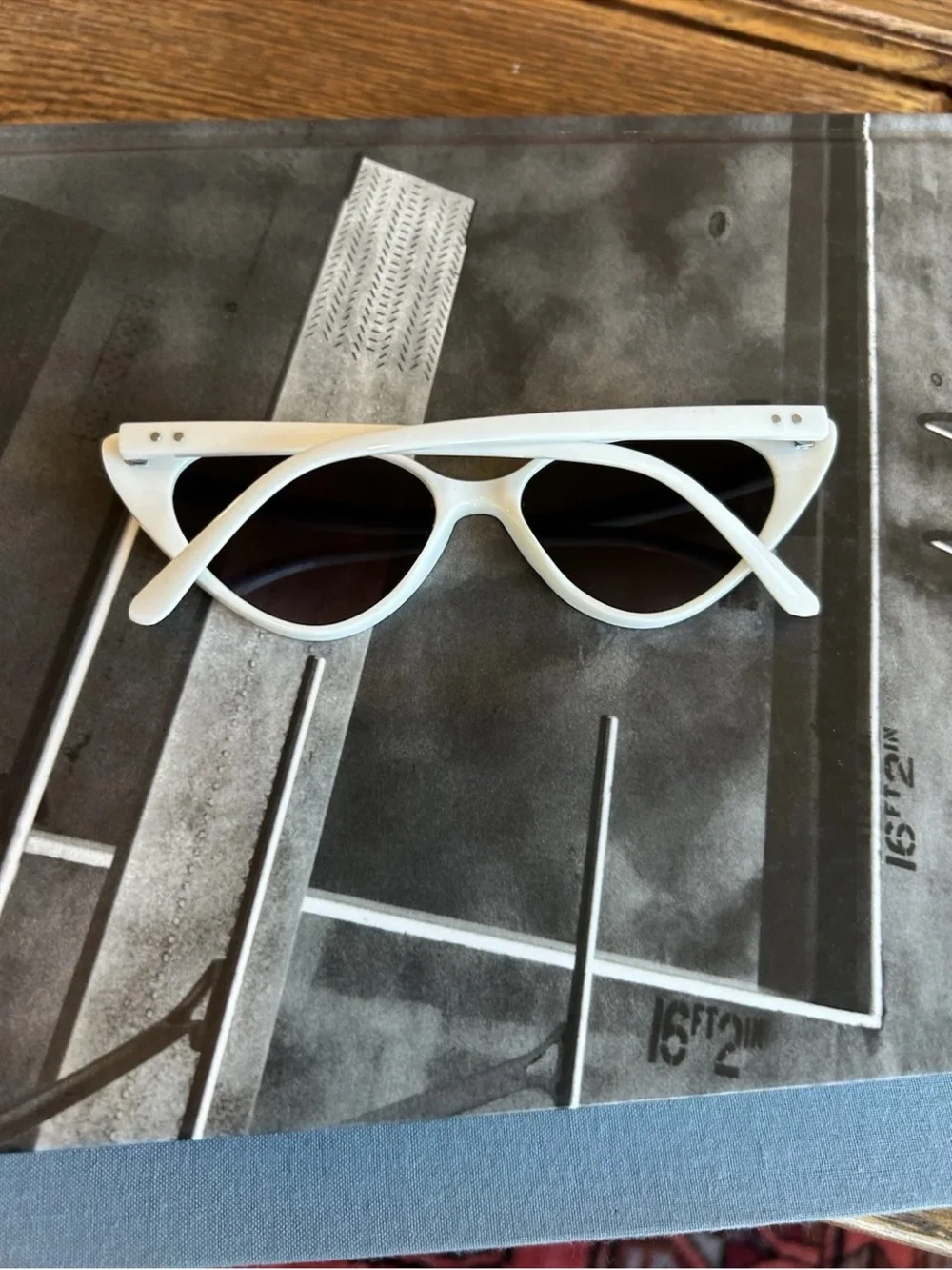 Free People White Cat Eye Sunglasses Retro Y2K Tinted UV Fashion